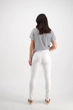 Load image into Gallery viewer, Vassalli 5535 Skinny Leg Basket Weave Jean &#39;White&#39;
