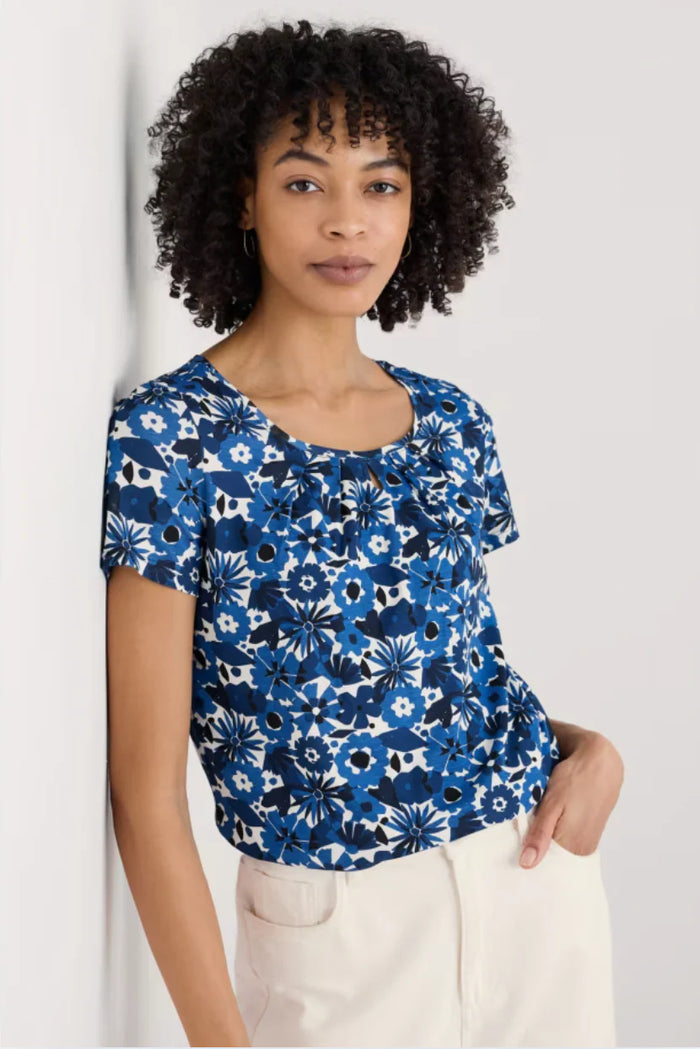 Appletree T-shirt in Screenprint Floral Cargo