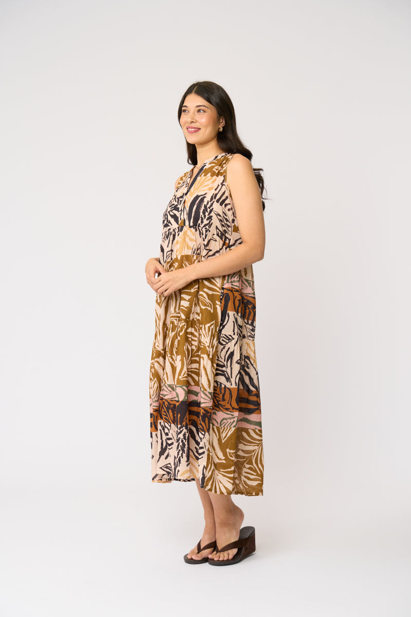 Foil Cruise Moves Dress in Keep Palm FO8767