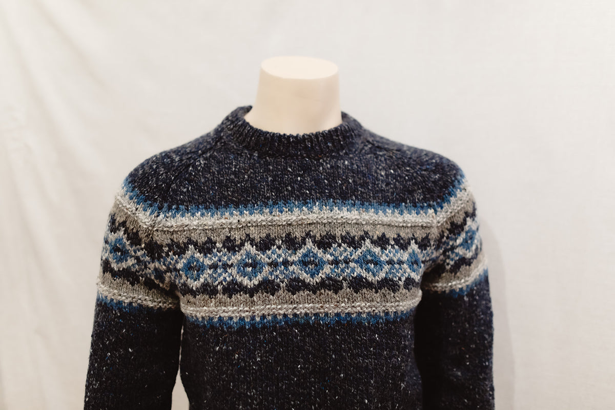 Fisherman out of Ireland Jumper with FairIsle Chest Pattern in Navy / Slate