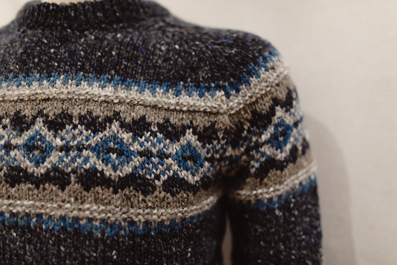 Fisherman out of Ireland Jumper with FairIsle Chest Pattern in Navy / Slate