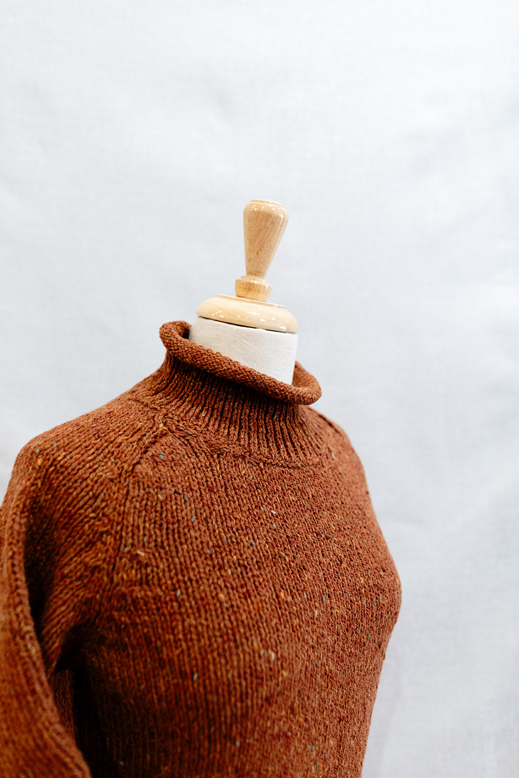Fisherman Donegal Fleck Saddle Shoulder Sweater in Dark Mauve or Copper SI628M