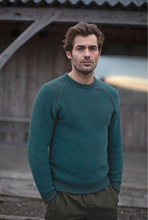 Load image into Gallery viewer, Men&#39;s Lambswool Seed-stitch Crew Neck Jumper - Emerald
