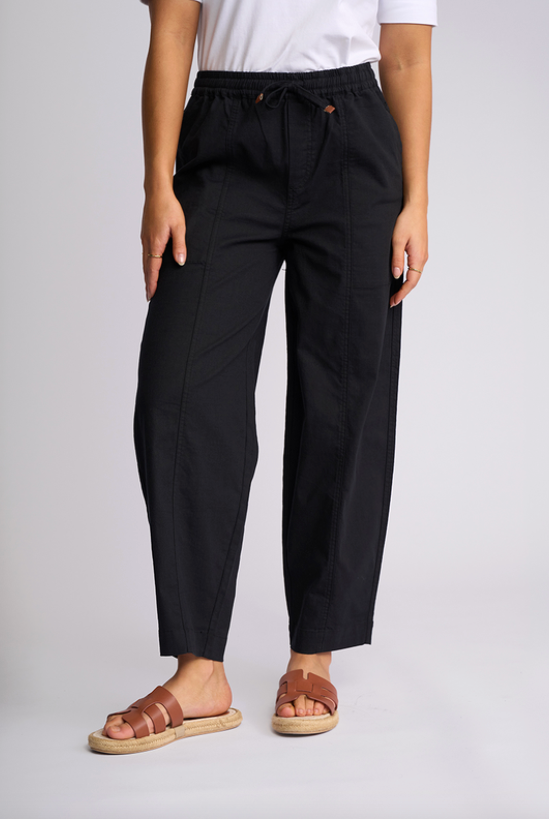 Dione Pant in Black 5066N