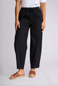 Dione Pant in Black 5066N