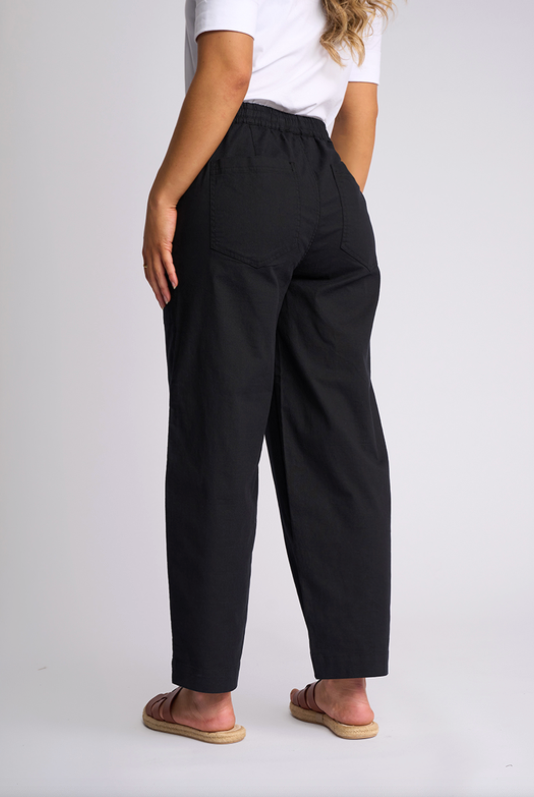 Dione Pant in Black 5066N