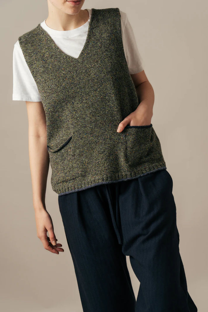 Eribe Tweed Nep Vest in Pine