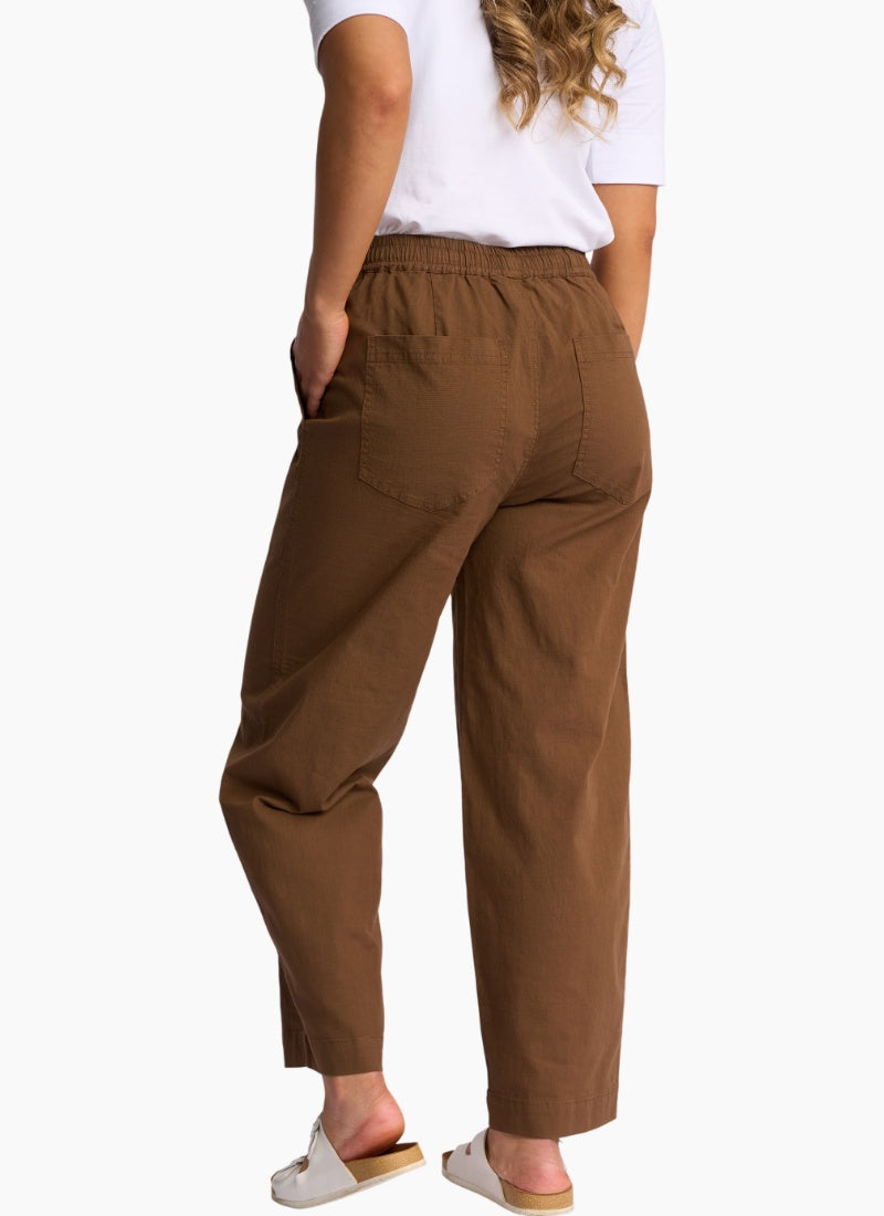 Dione Pant in Pecan 5066N