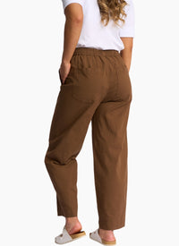Dione Pant in Pecan 5066N