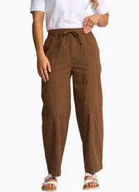 Dione Pant in Pecan 5066N