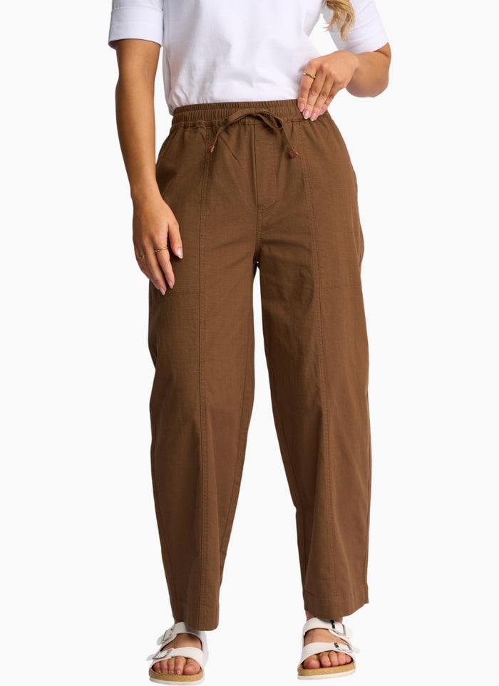 Dione Pant in Pecan 5066N