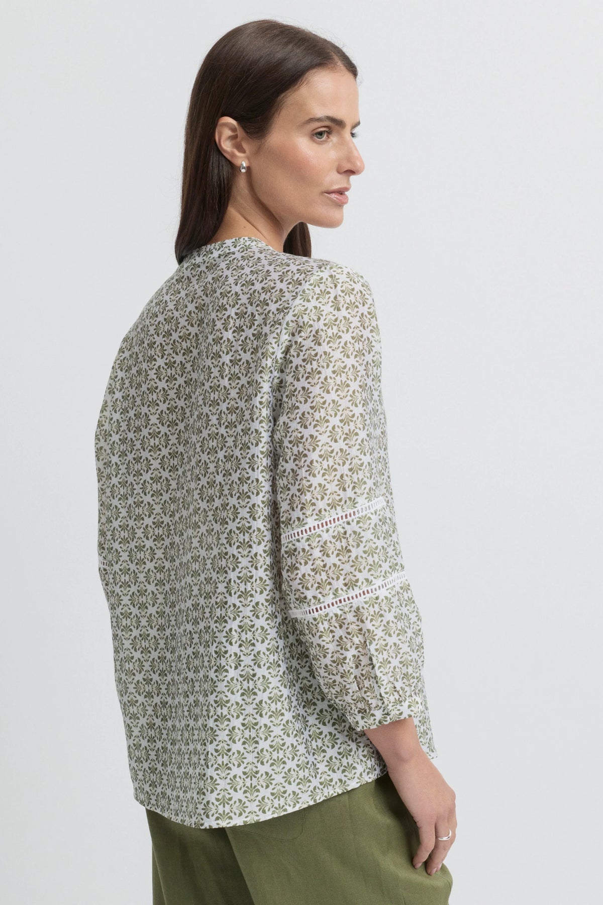Yarra Trail Vine Blouse in Ecru/Lawn 4380