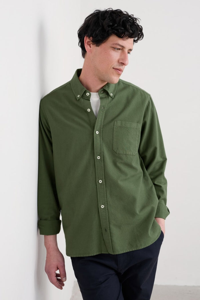 Seasalt Men's Jenken Garment Dyed Oxford Shirt in Hosta