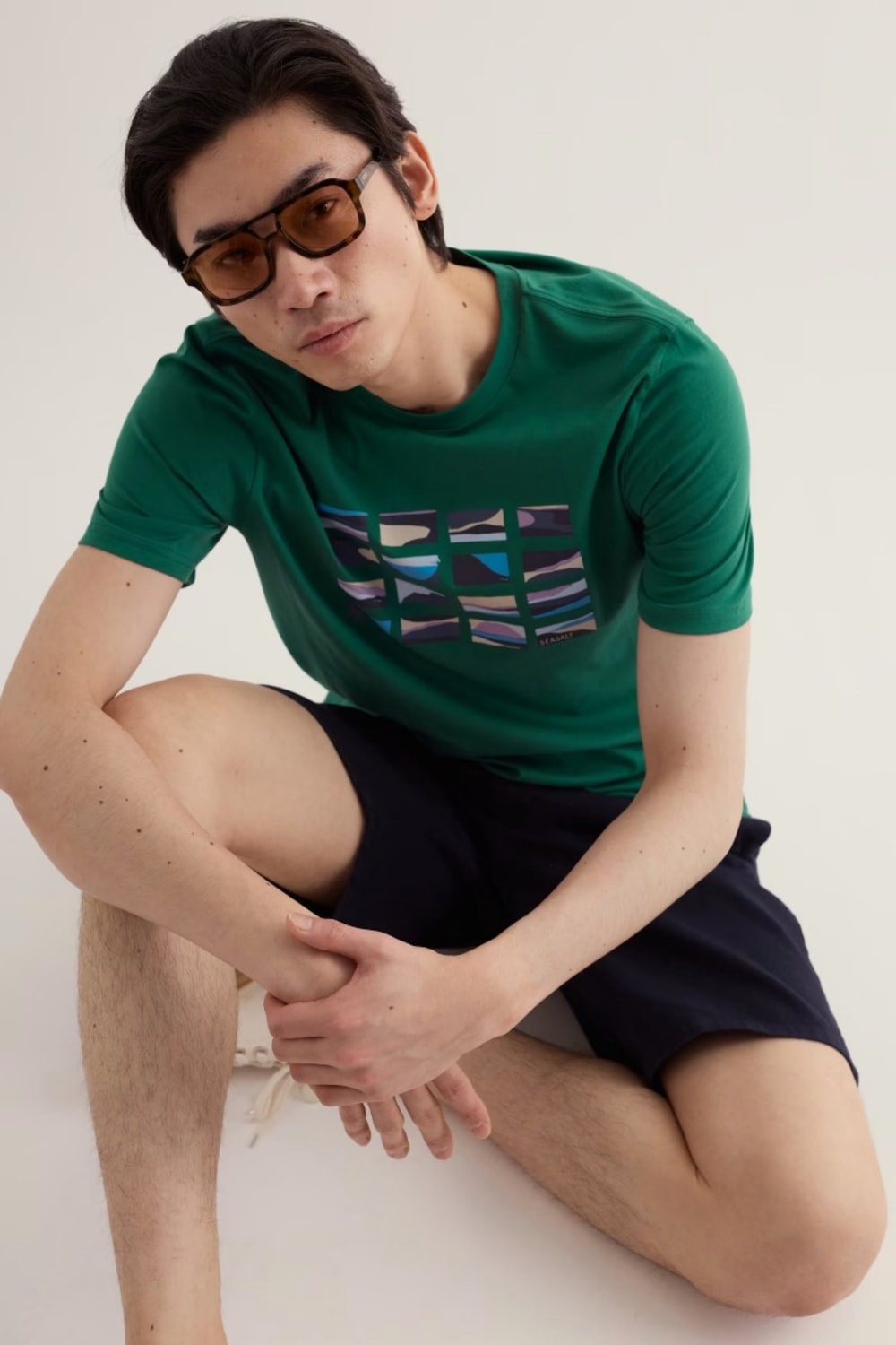 Seasalt Men's Loggerhead T-Shirt in Mini Scenes Ruscus Leaf
