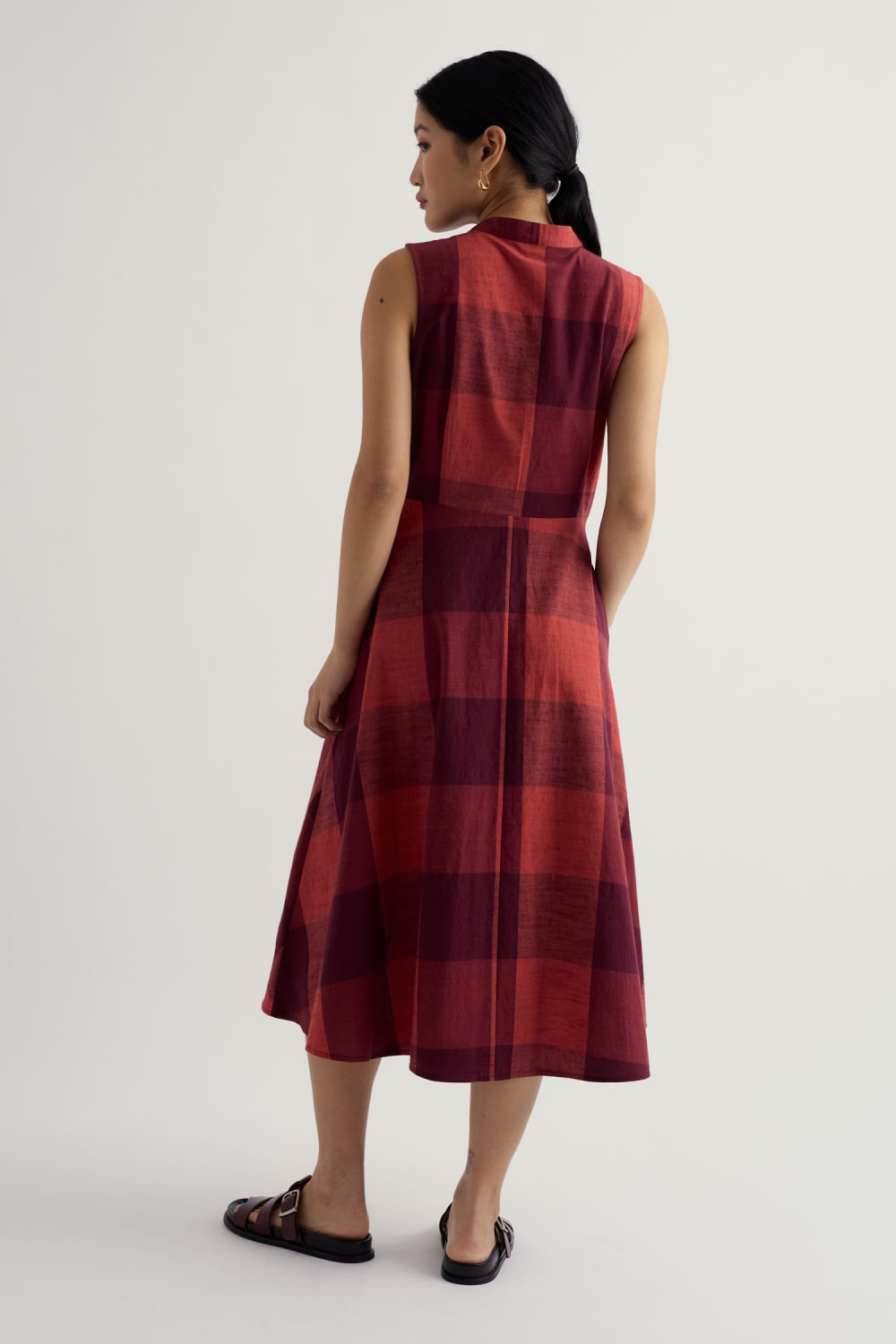 Carved Wood Sleeveless Dress in Lavandin Umber