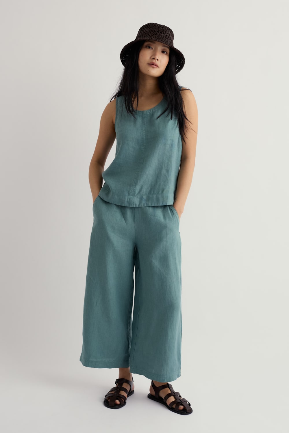Lighthouse Station Linen Vest in Sardine