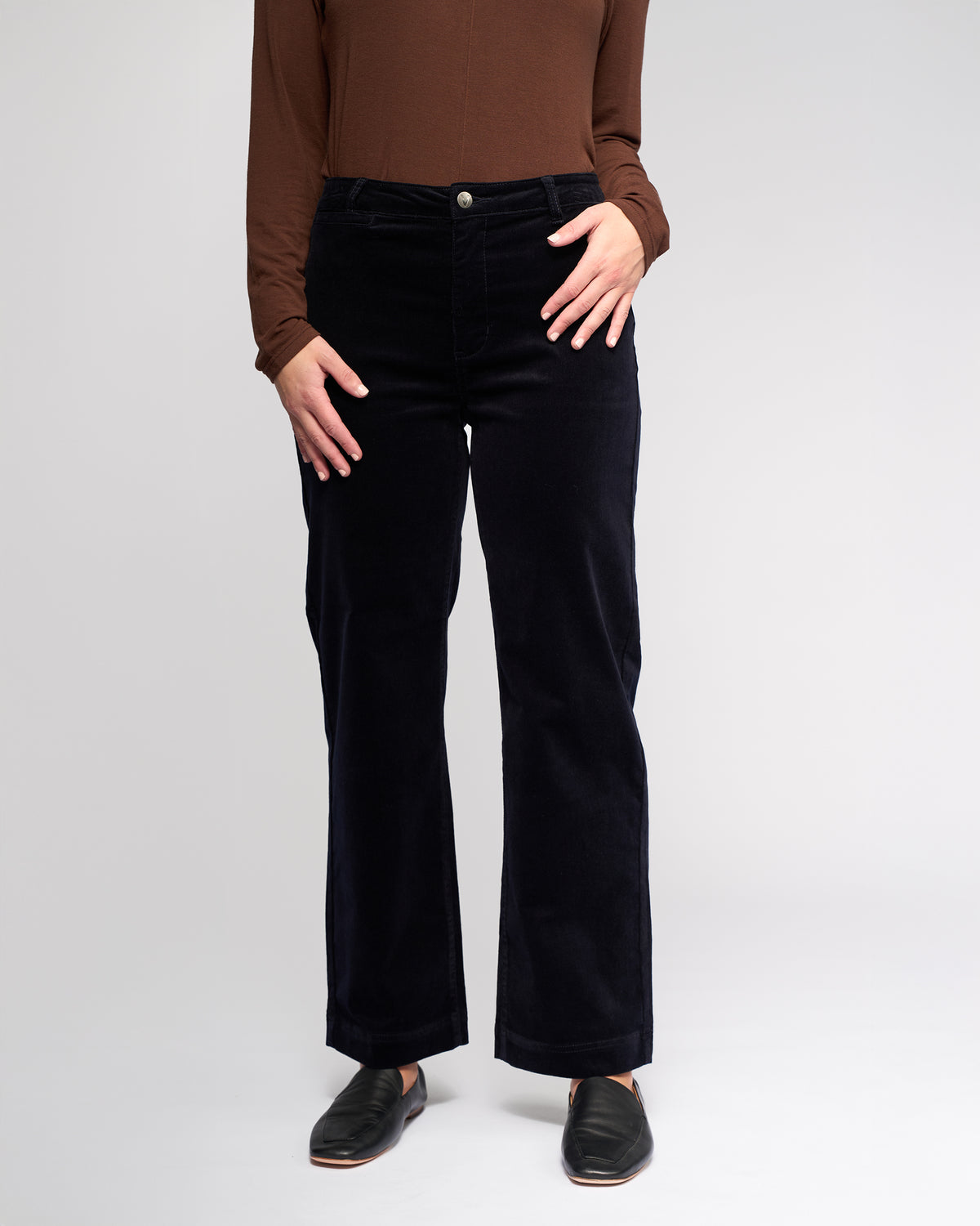 Vassalli Market Cord Pant in Midnight 5039M